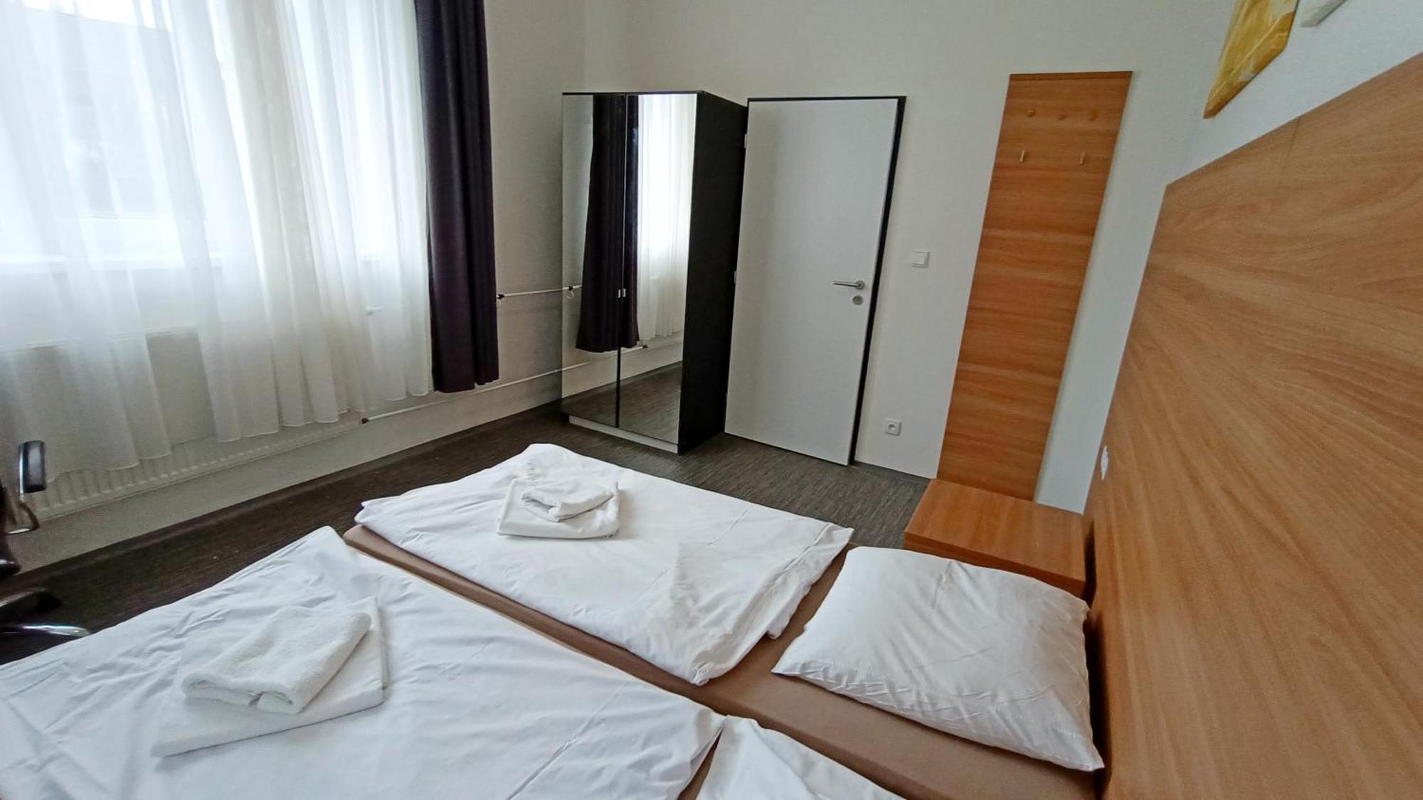 Apartments Gato Karlovy Vary Stara Role Екстер'єр фото